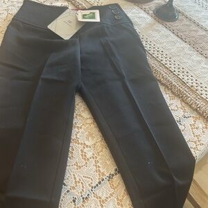 Bienzoe kids black pants size 4. Straight leg, adjustable waistband.